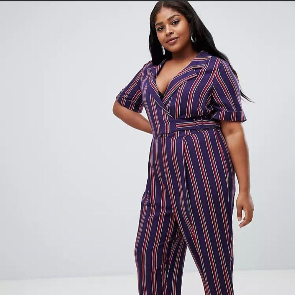 🆕 Wrap Jumpsuit with self buckle in stripe - Picture 2 of 6